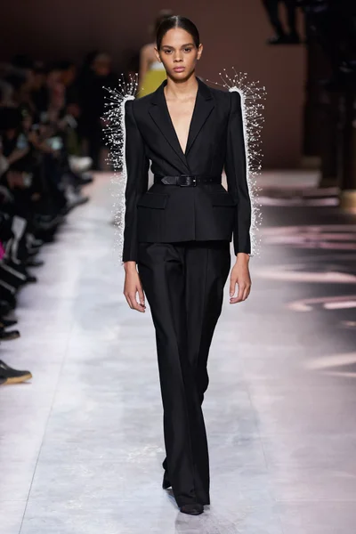 Look 10